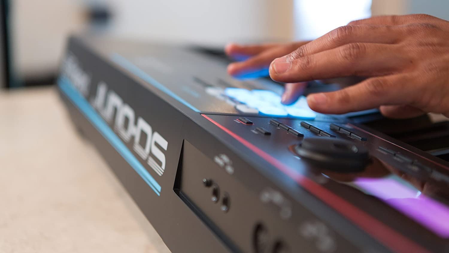 Roland JUNO-DS 88-Key Lightweight Weighted-Action Keyboard with Pro Sounds