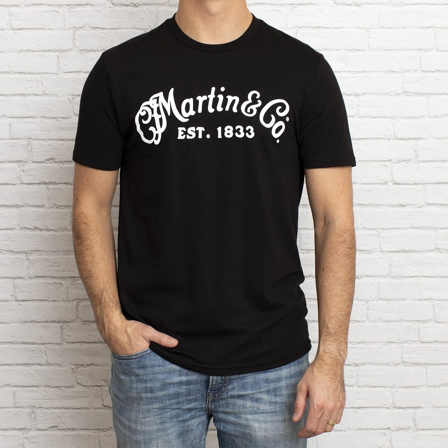 MARTIN Classic T-Shirt with Logo, Black - Medium (18CM0109M)