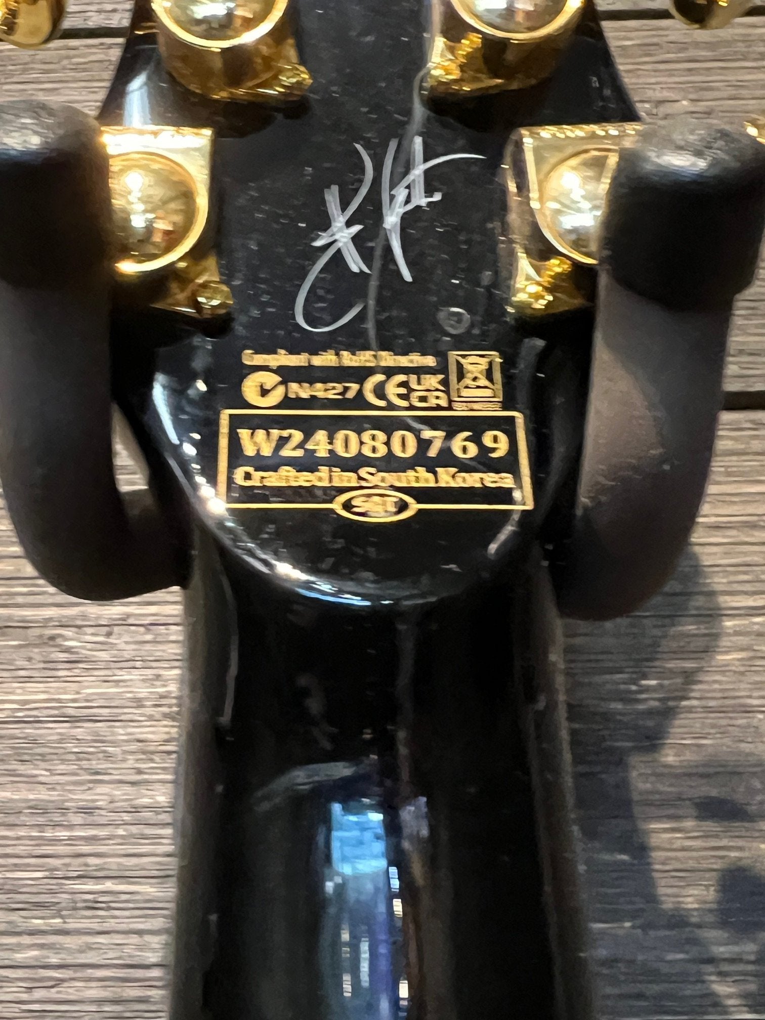 Schecter Synyster Gates Custom-S - Black with Gold Stripes