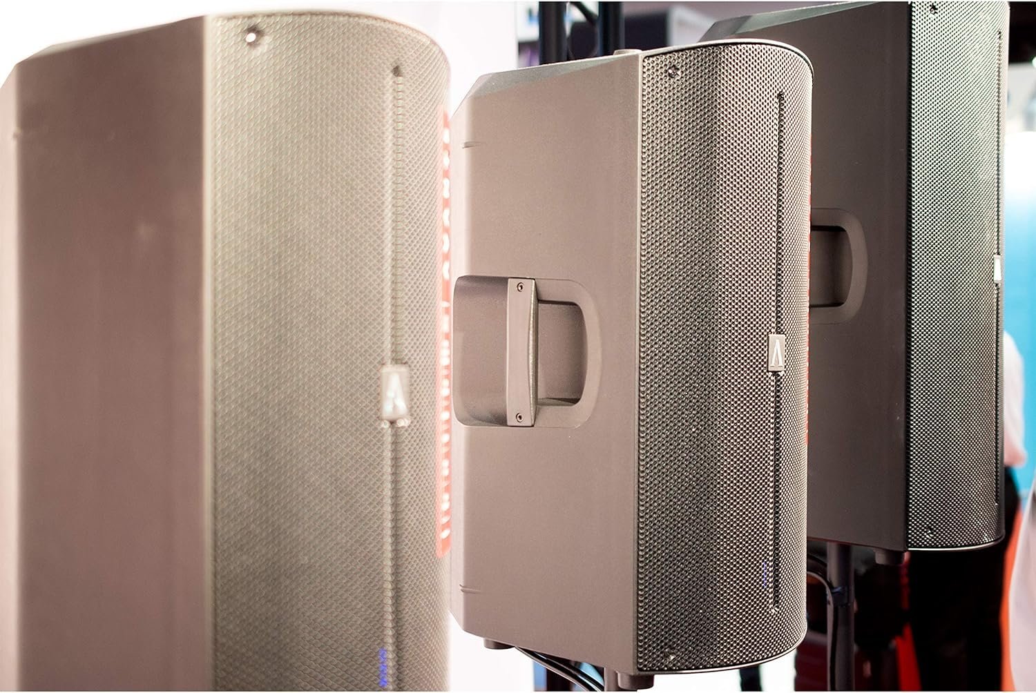 Avante A15 2-Way Active PA Speaker, 350W Loudspeaker with Integrated Digital Signal Processing (15")