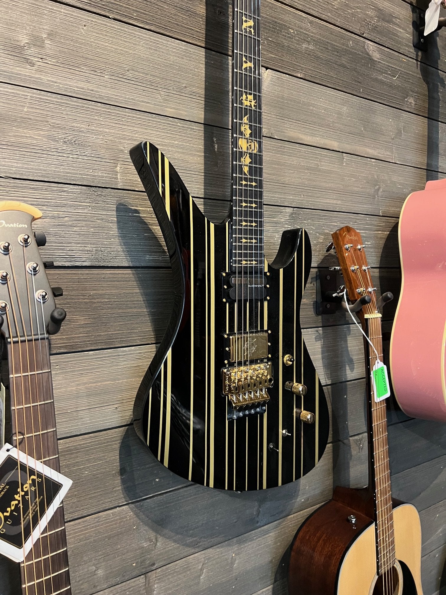 Schecter Synyster Gates Custom-S - Black with Gold Stripes