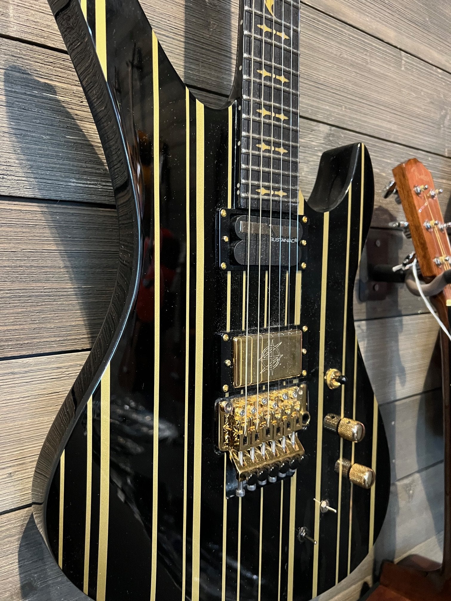 Schecter Synyster Gates Custom-S - Black with Gold Stripes