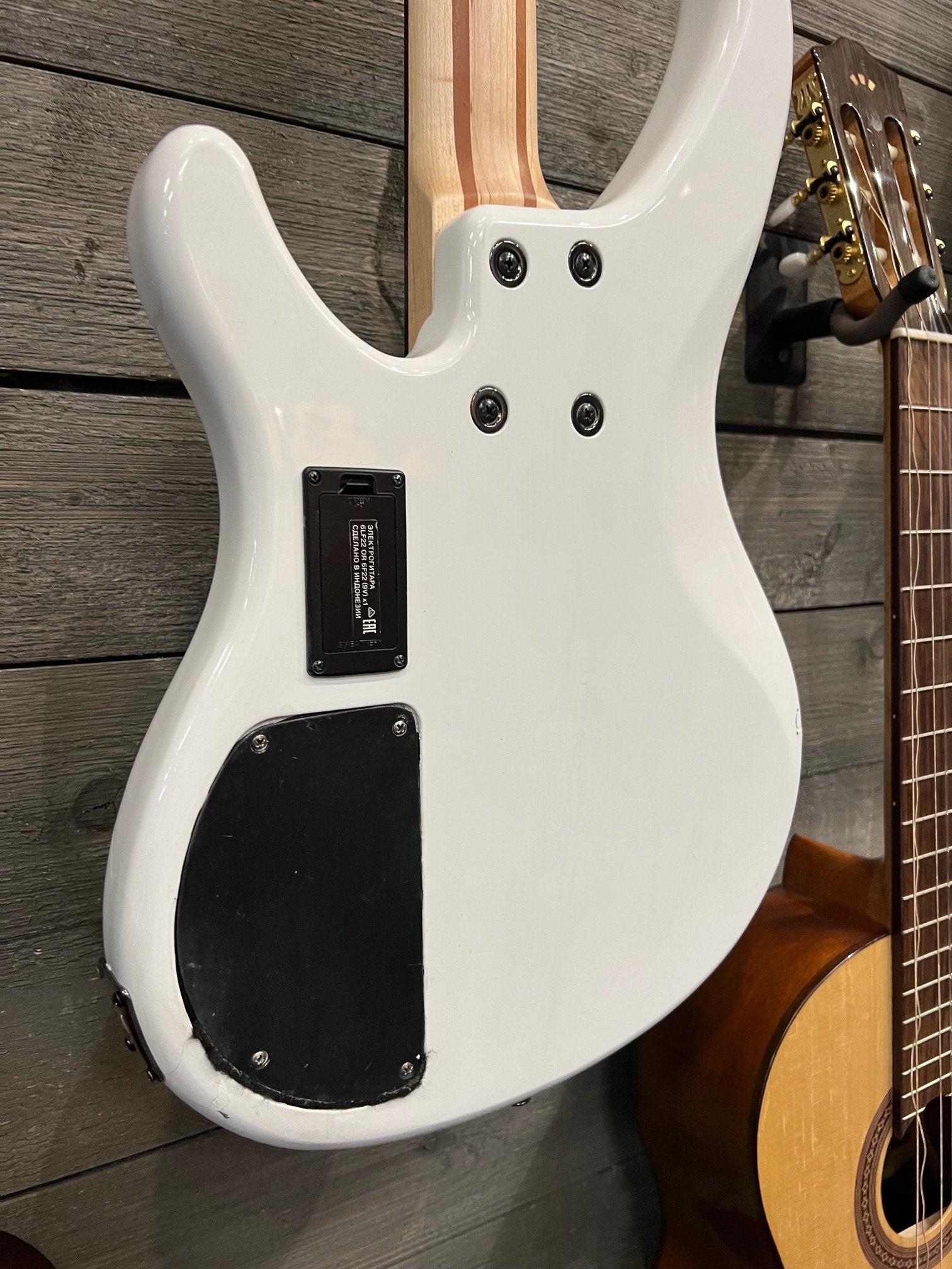 Yamaha 4 String Bass Guitar, Right Handed, White, (TRBX304 WH)