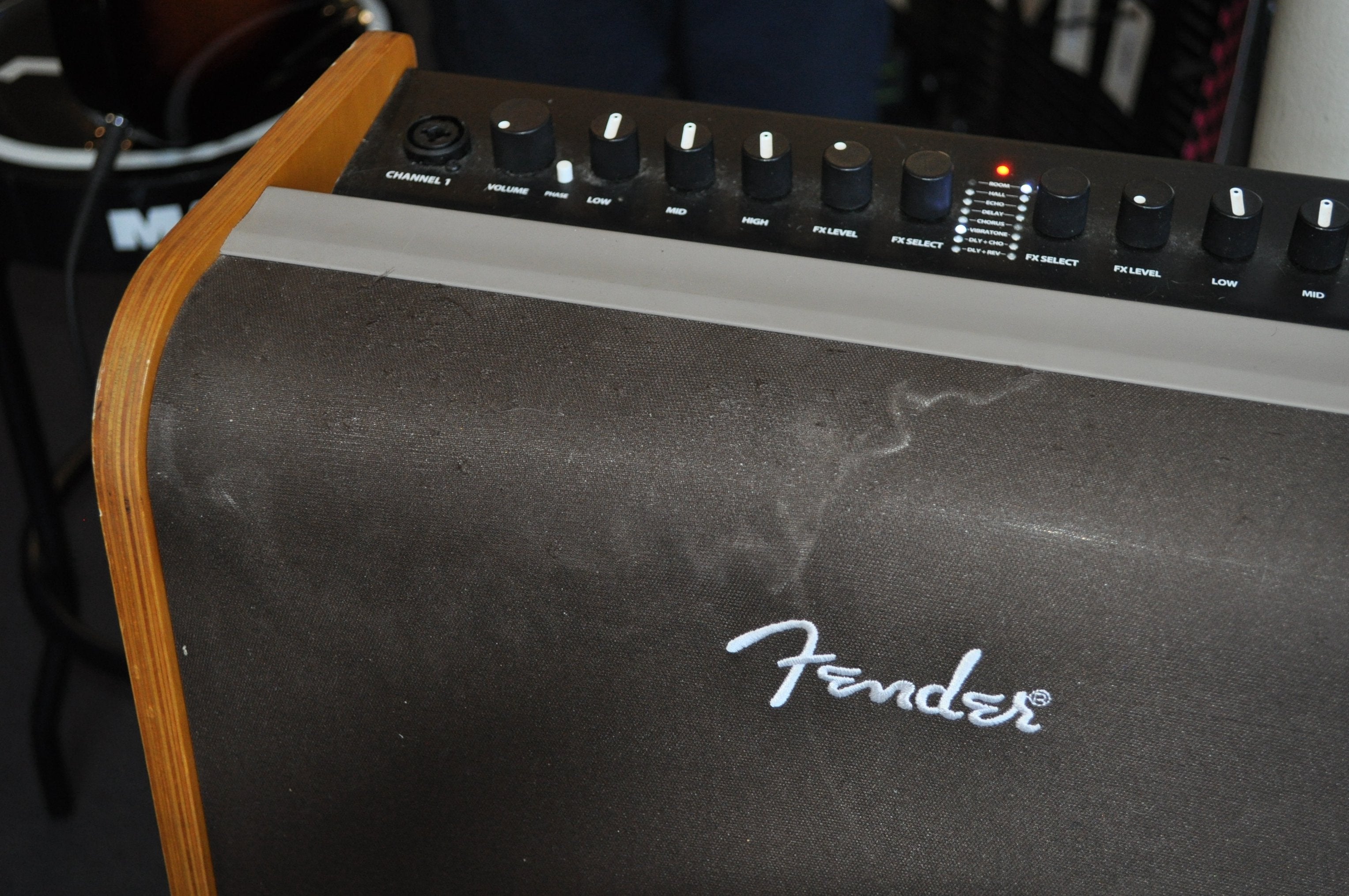 Fender 100W Acoustic Guitar Amp with Bluetooth Speaker, Natural Blonde