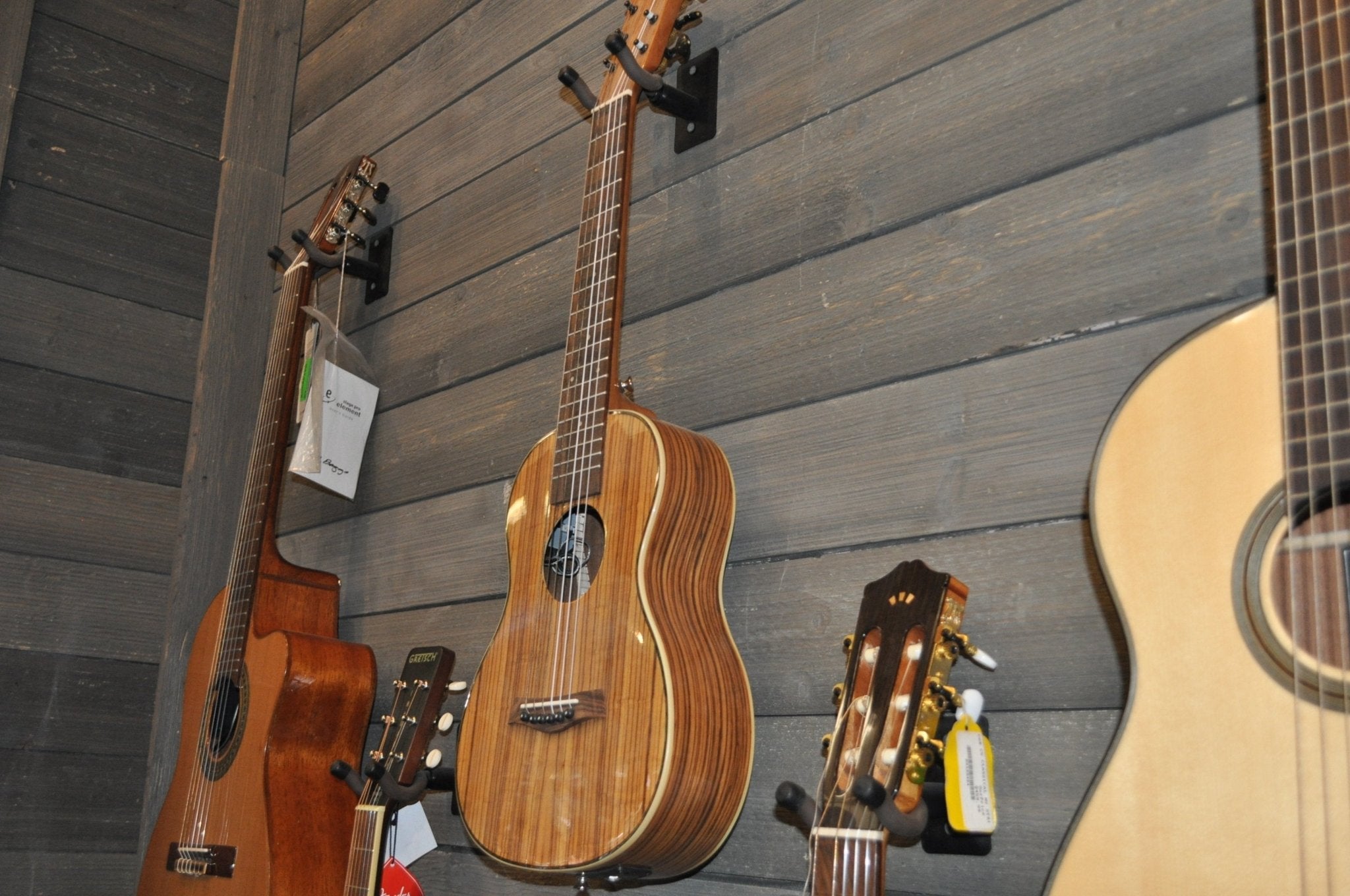 Caramel 6 String Ukulele Guitalele Electric