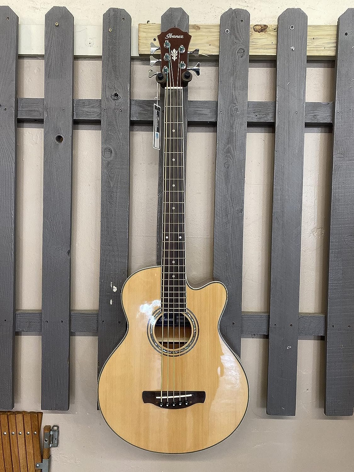 Ibanez AEB105E - Natural High Gloss