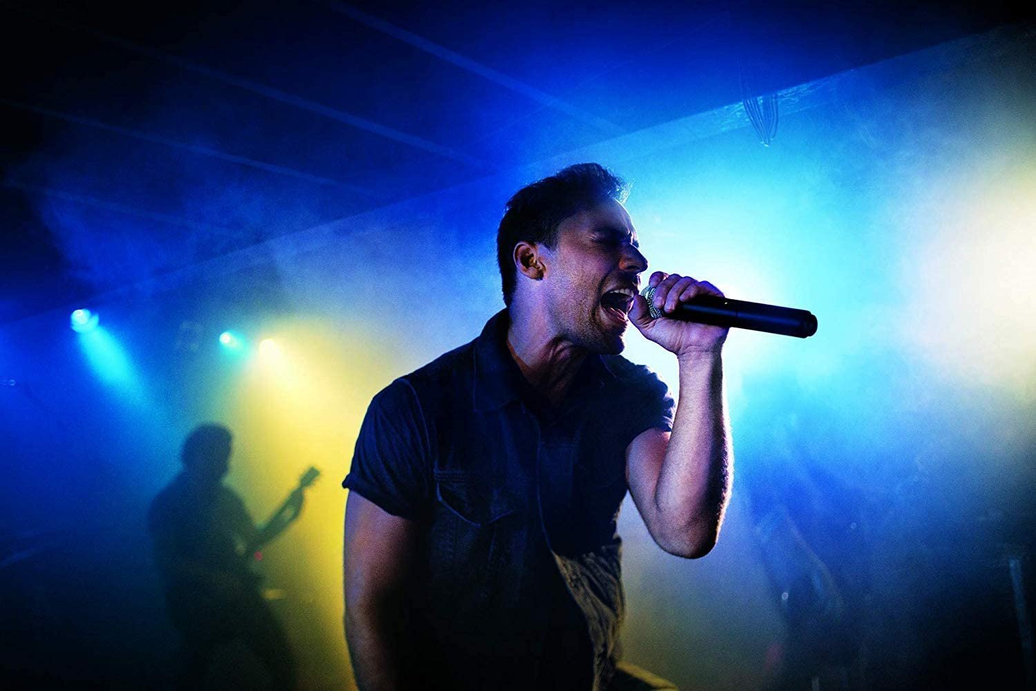 Shure BLX288/B58 Wireless Microphone System for Two Vocalists with BLX88 Dual Channel Receiver and 2X BLX2 Handheld Transmitters with BETA 58A Mic Capsules Optimized for Lead Vocals - H10 Band