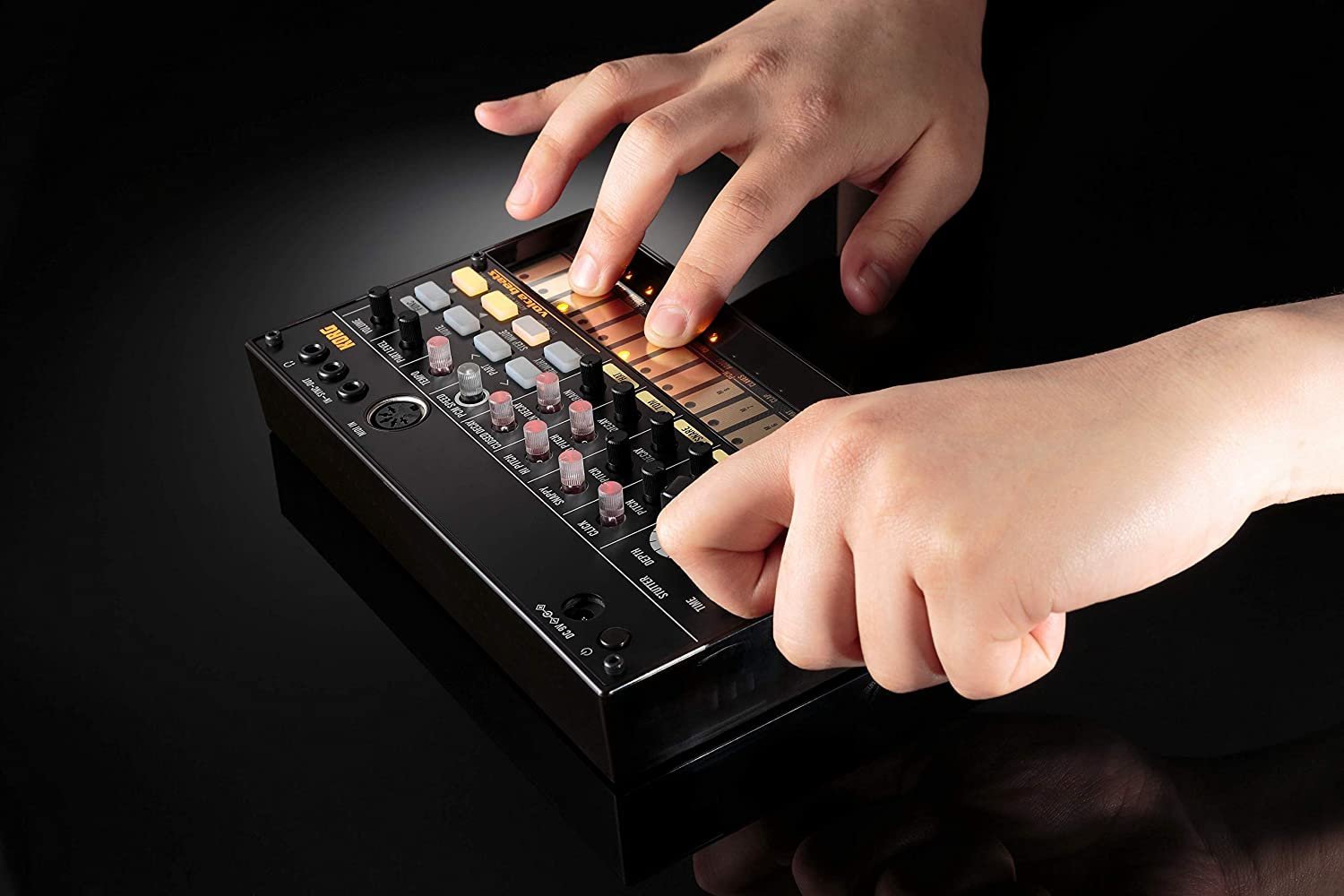 Korg, 16-Key Synthesizer (VOLCABEATS),Black