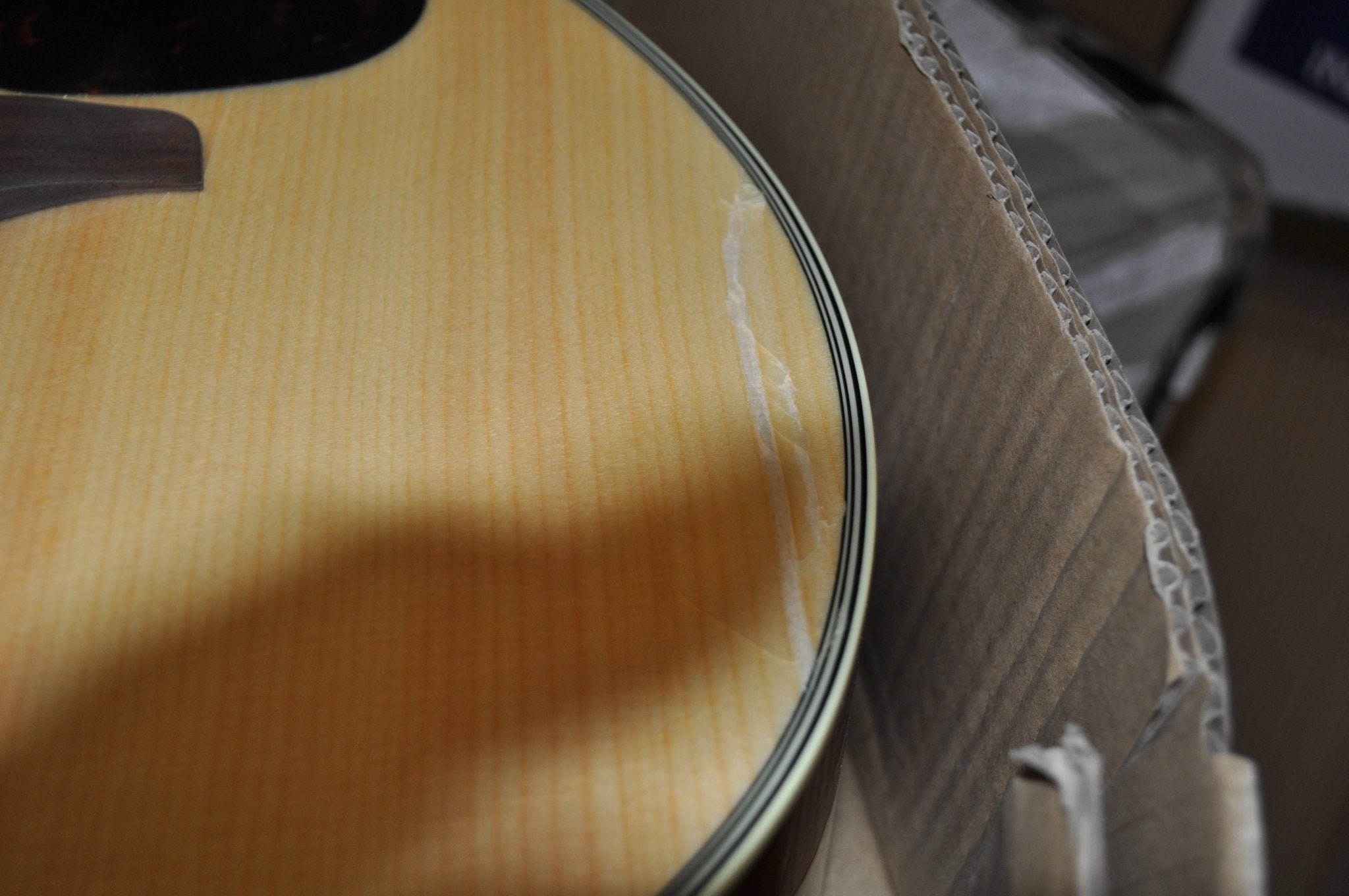 Yamaha FS820 Small Body Solid Top Acoustic Guitar, Natural, Concert