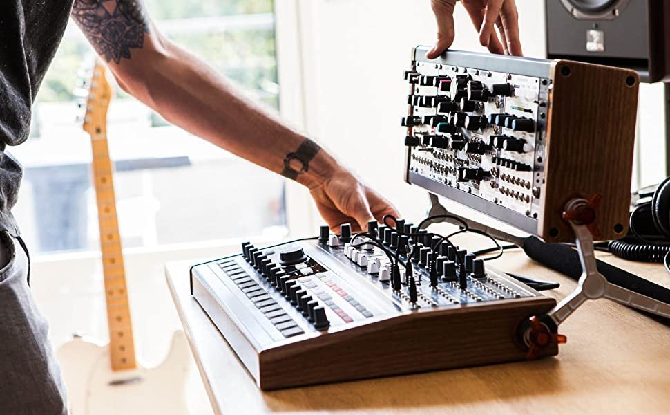 Arturia MiniBrute 2S Semi-Modular Sequence Machine Noir Edition