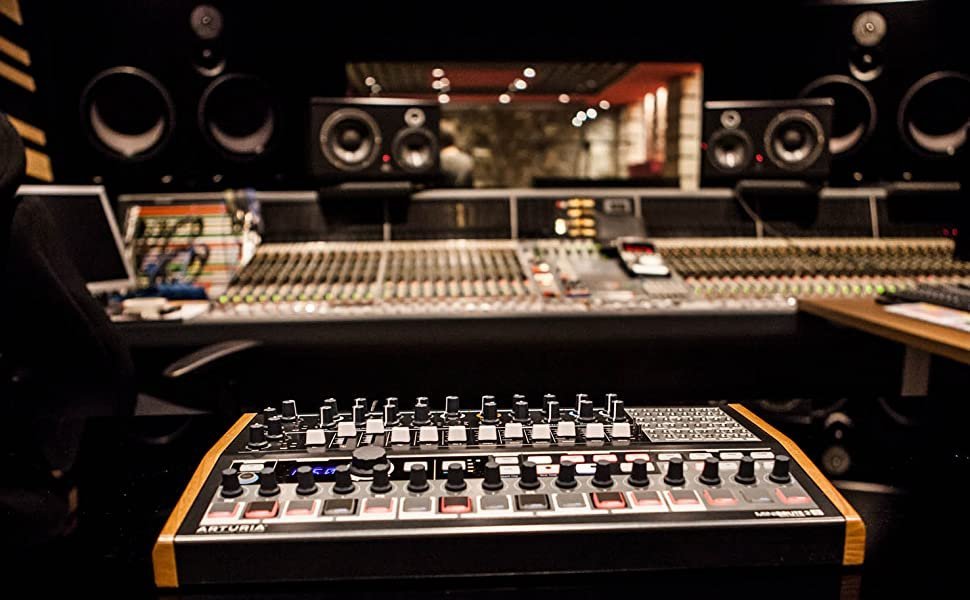 Arturia MiniBrute 2S Semi-Modular Sequence Machine Noir Edition