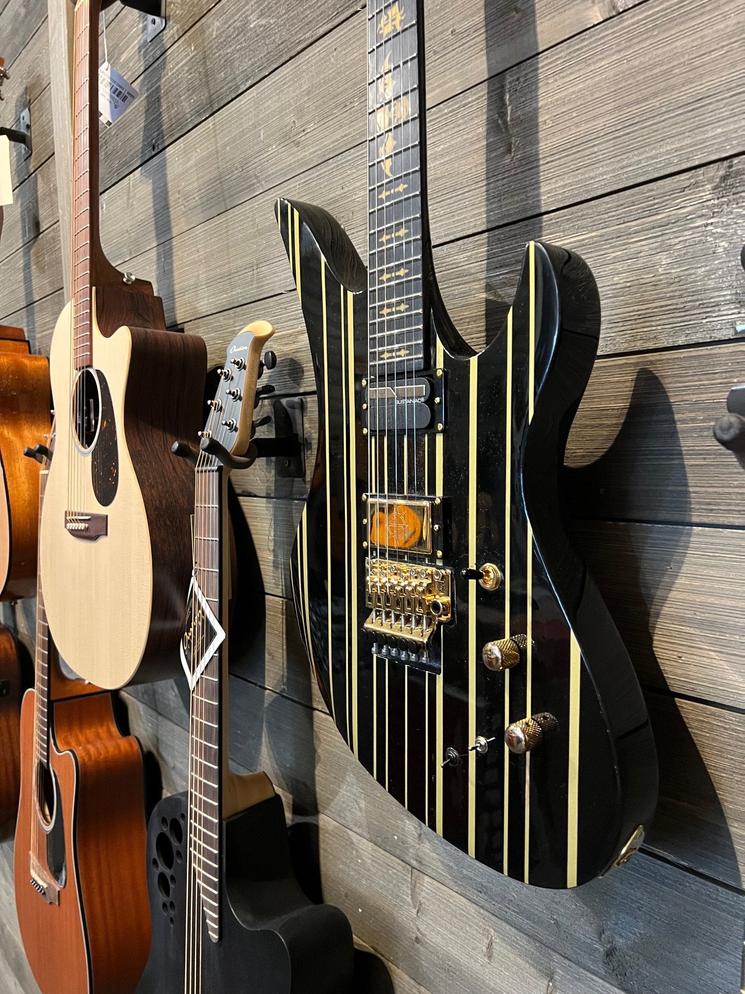 Schecter Synyster Gates Custom-S - Black with Gold Stripes