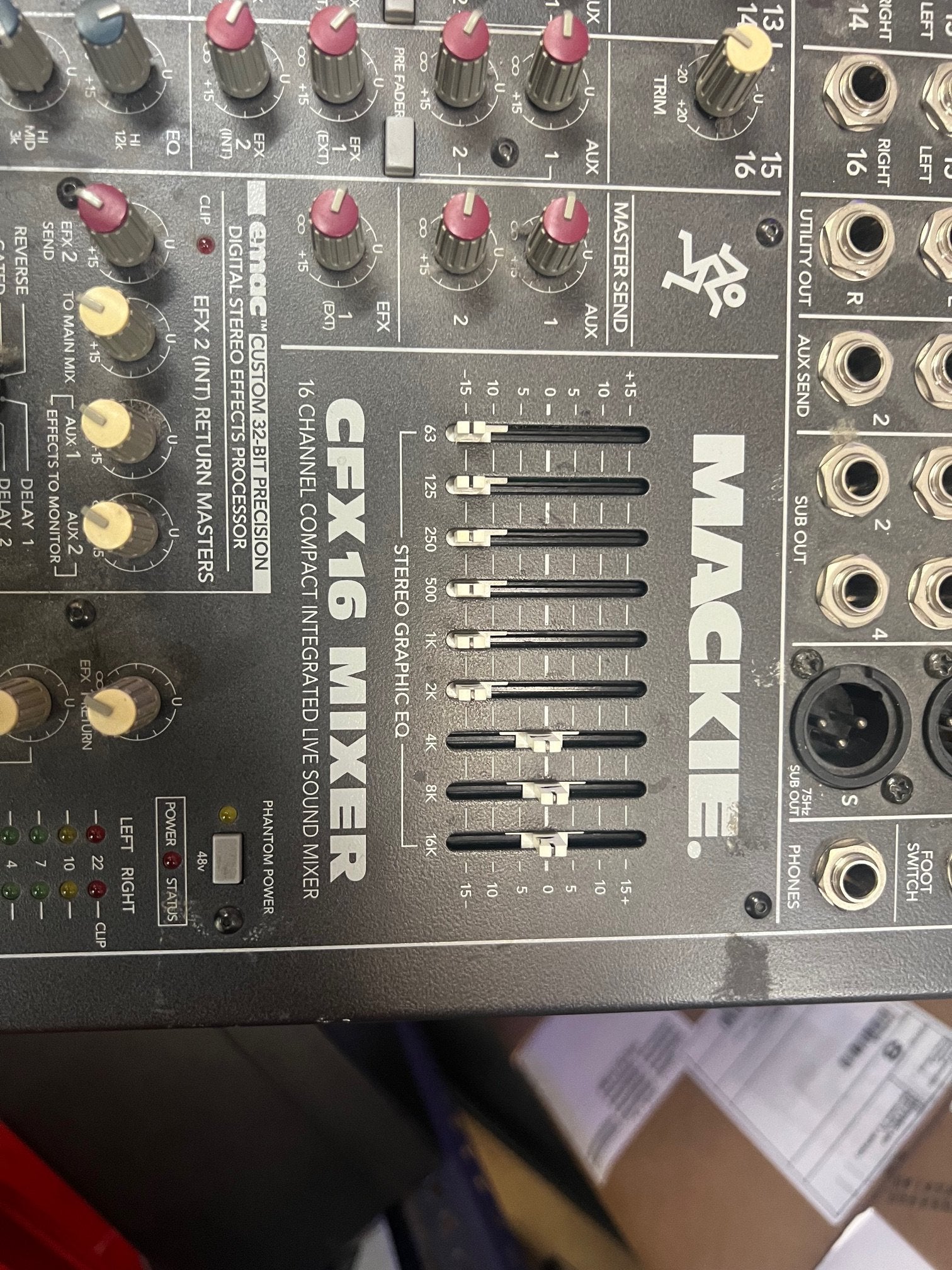 Mackie CFX16 Mixer