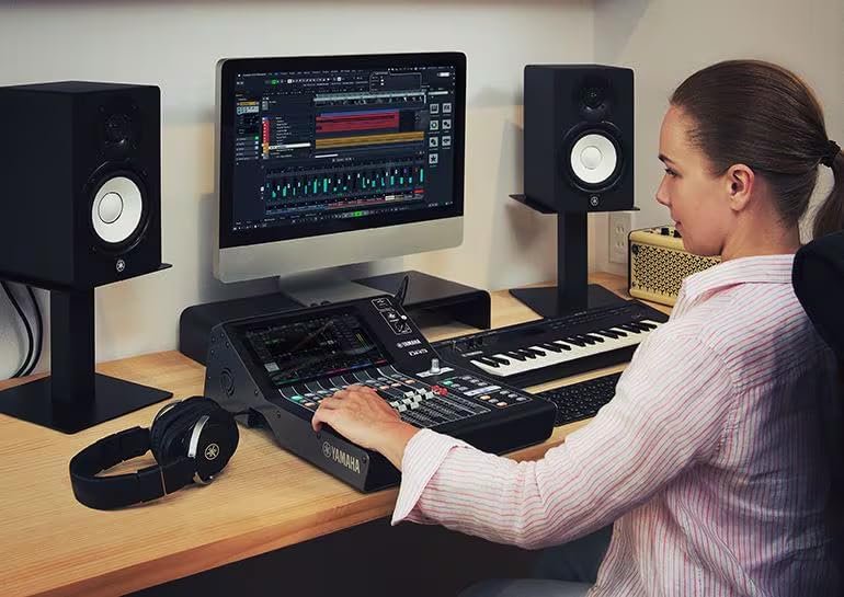 Yamaha DM3-D 22 Channel Ultracompact Digital Mixing Console