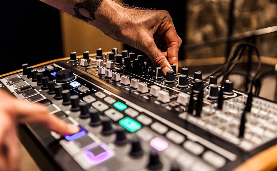 Arturia MiniBrute 2S Semi-Modular Sequence Machine Noir Edition