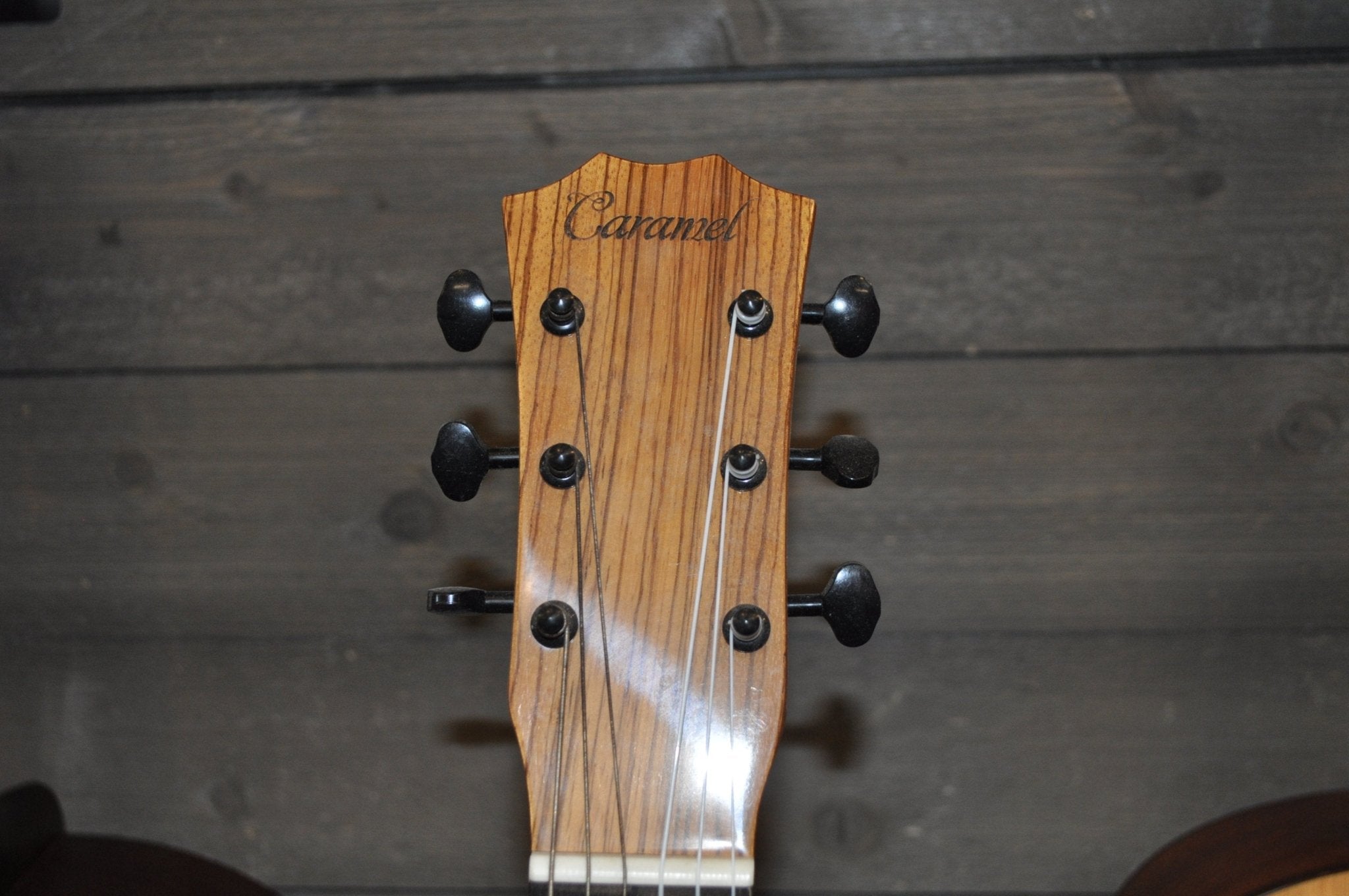 Caramel 6 String Ukulele Guitalele Electric